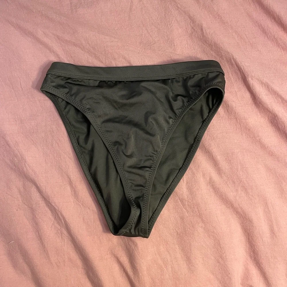 Olive green sporty bikini set - Picture 4 of 8